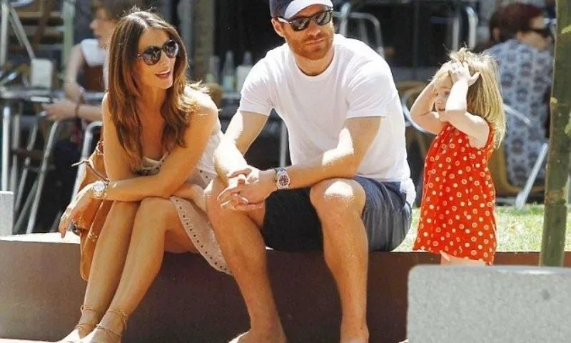 Bật mí cuộc hôn nhân giữa Xabi Alonso và vợ